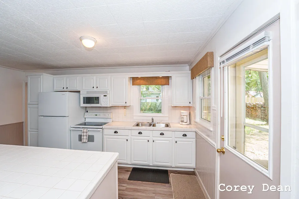 10580 Round Lake Drive Mecosta, MI 49332