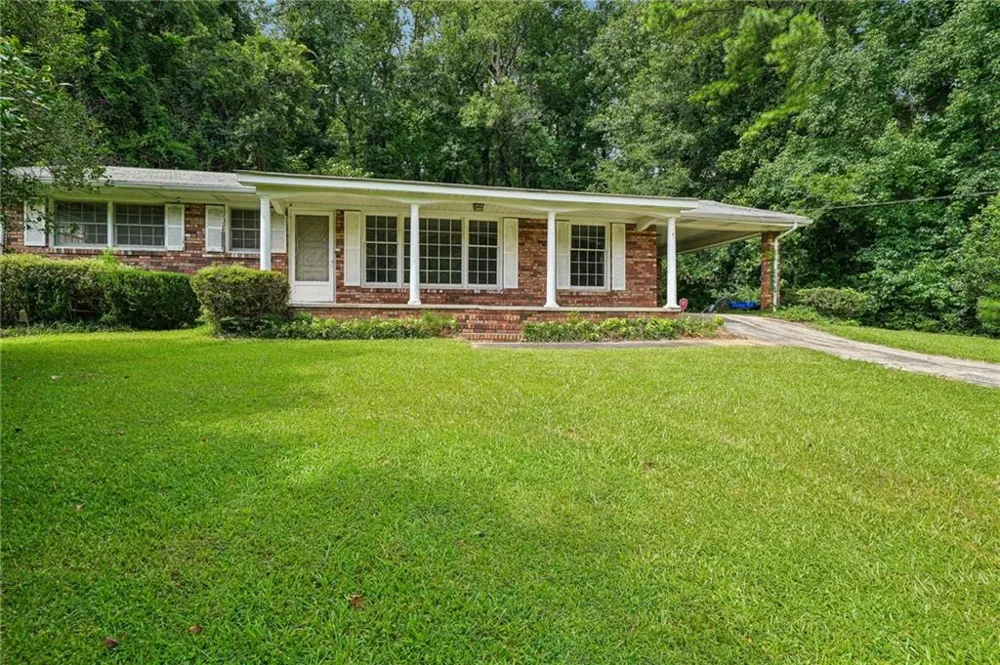 2703 Arrowood Drive East Point, GA 30344