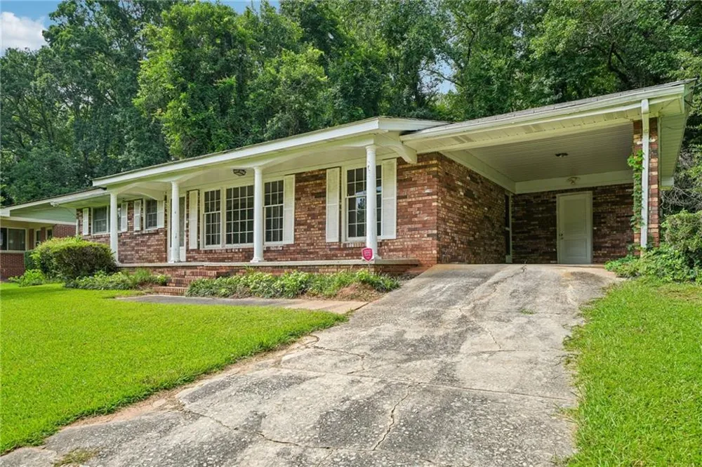 2703 Arrowood Drive East Point, GA 30344