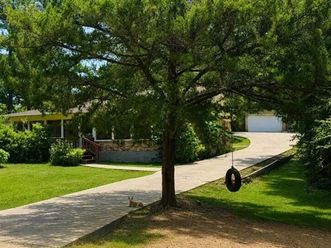 210 Holly Lake W