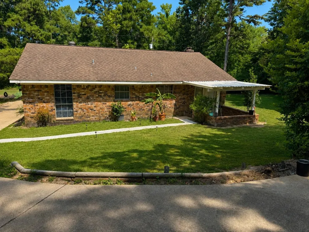 210 Holly Lake W Livingston, TX 77351