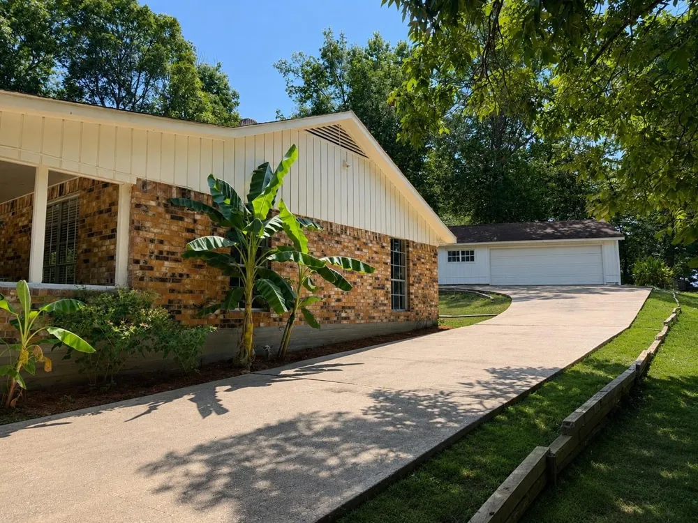 210 Holly Lake W Livingston, TX 77351