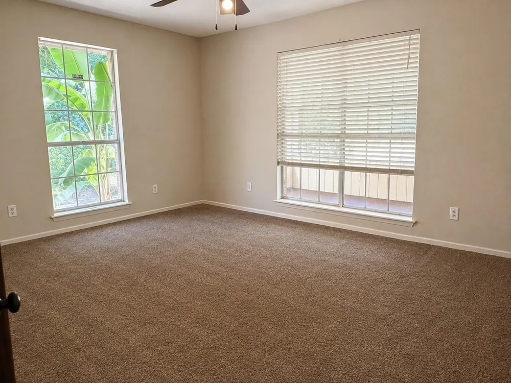 210 Holly Lake W Livingston, TX 77351