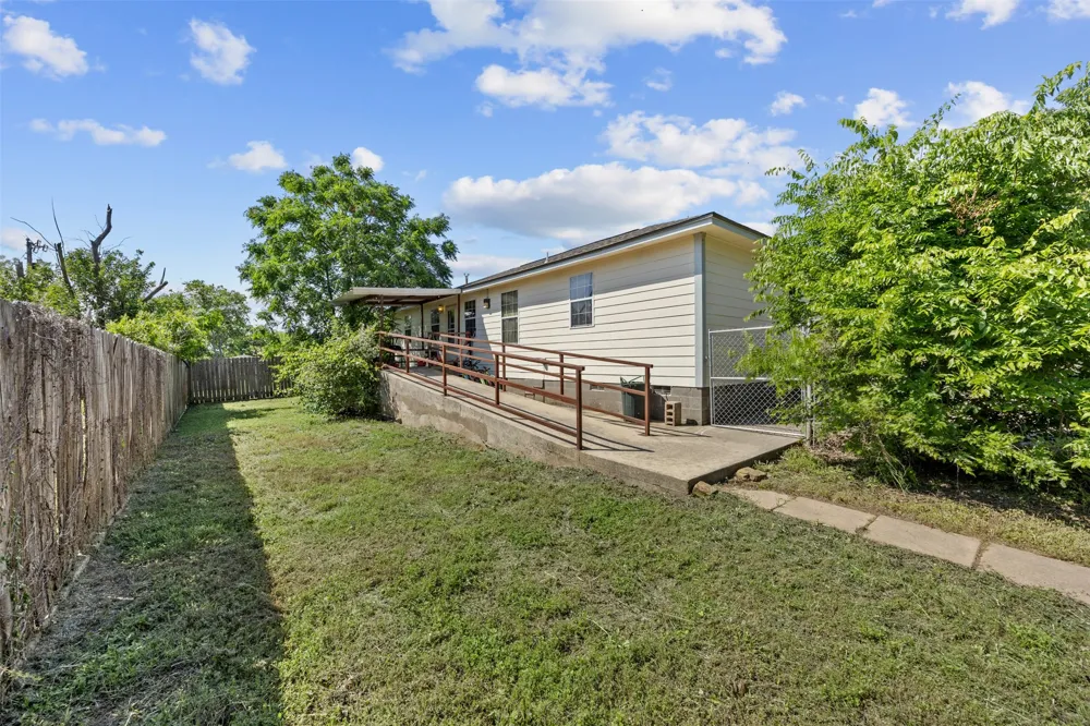 701 2nd Street Cranfills Gap, TX 76637