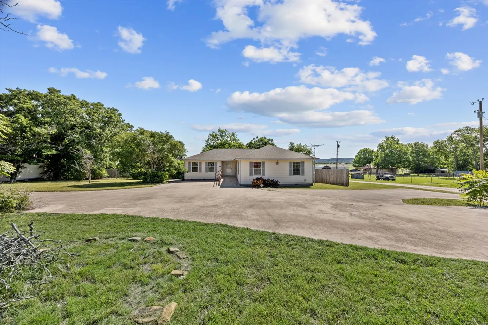 701 2nd Street Cranfills Gap, TX 76637