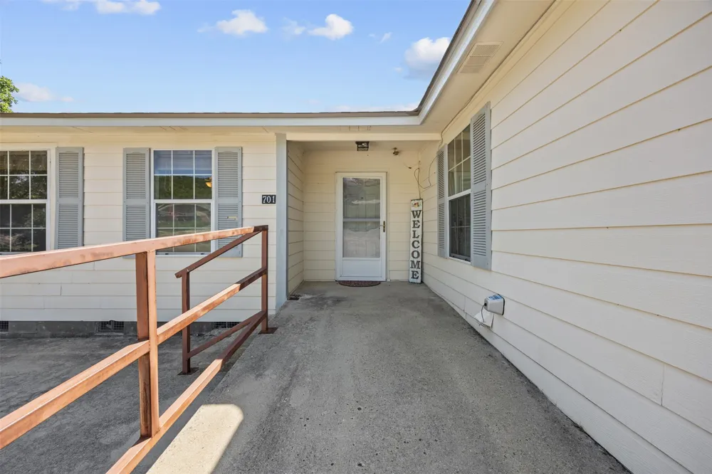 701 2nd Street Cranfills Gap, TX 76637