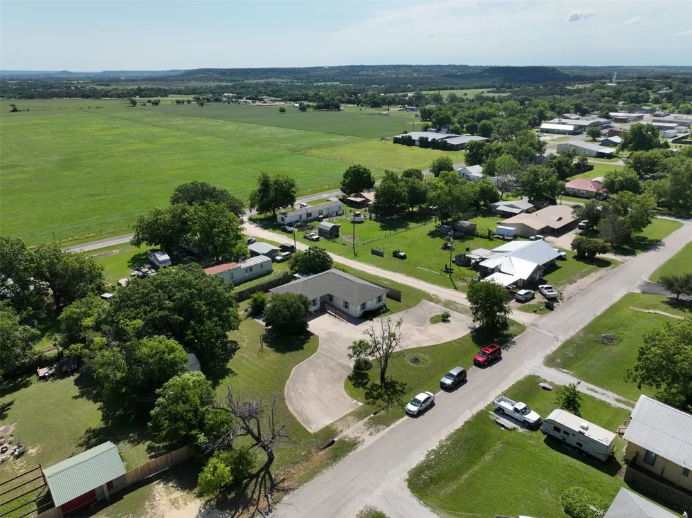 701 2nd Street Cranfills Gap, TX 76637