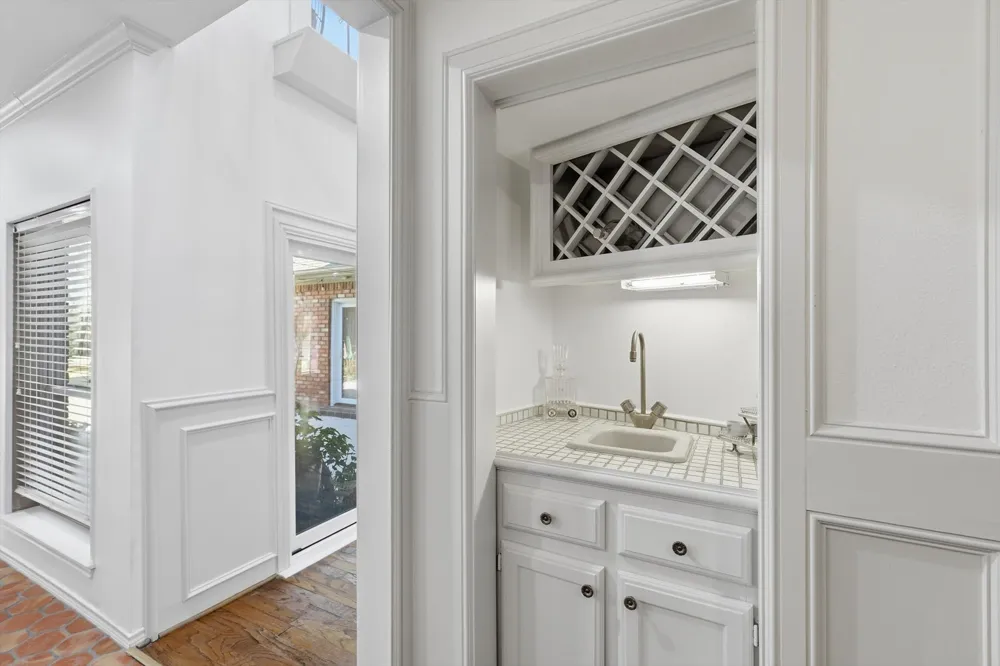 14917 Oaks North Drive Addison, TX 75254