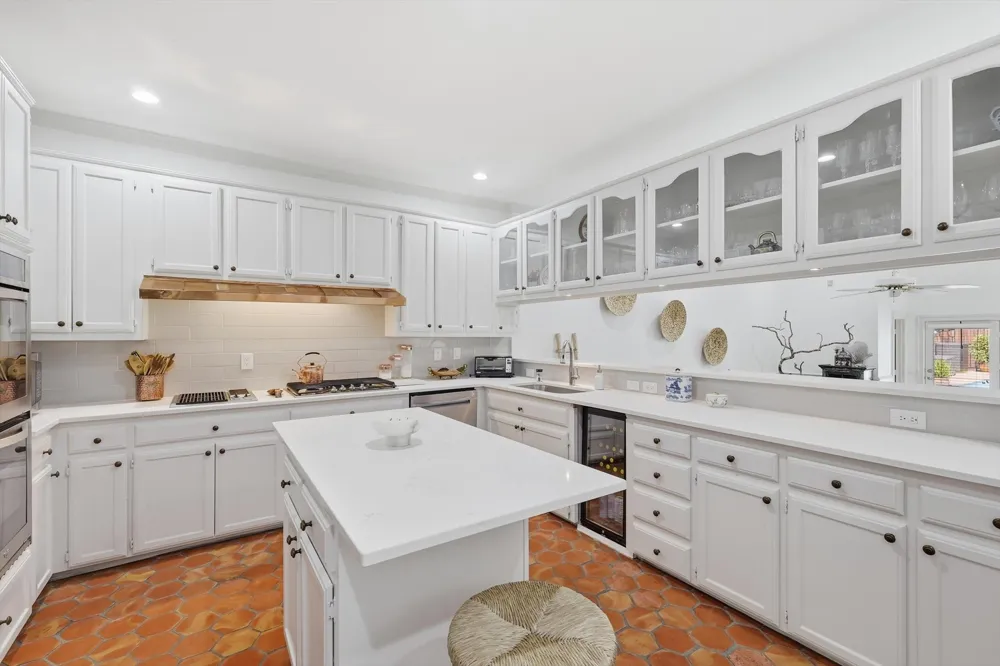 14917 Oaks North Drive Addison, TX 75254