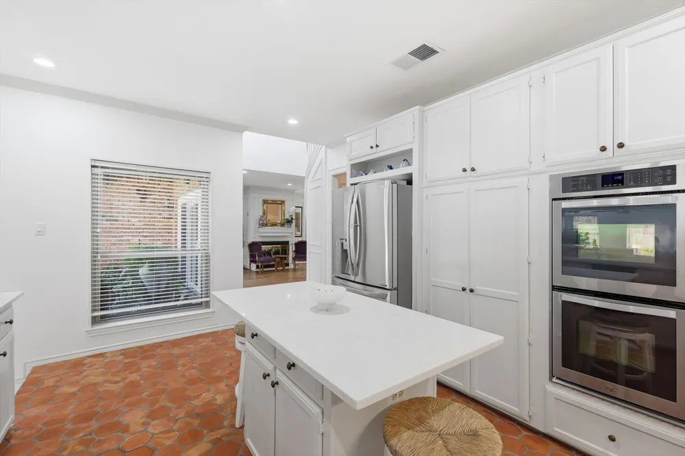 14917 Oaks North Drive Addison, TX 75254