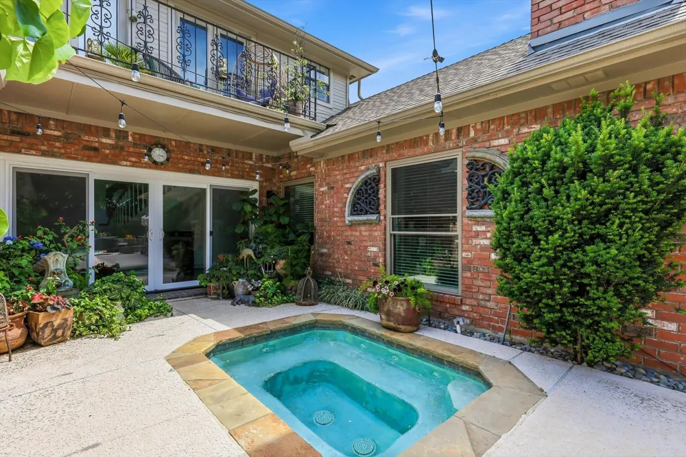 14917 Oaks North Drive Addison, TX 75254