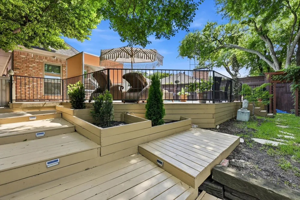 14917 Oaks North Drive Addison, TX 75254