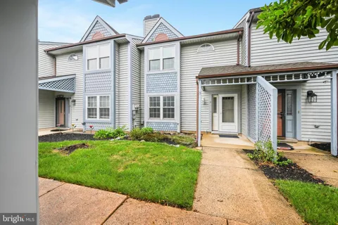 8 SHADY LANE