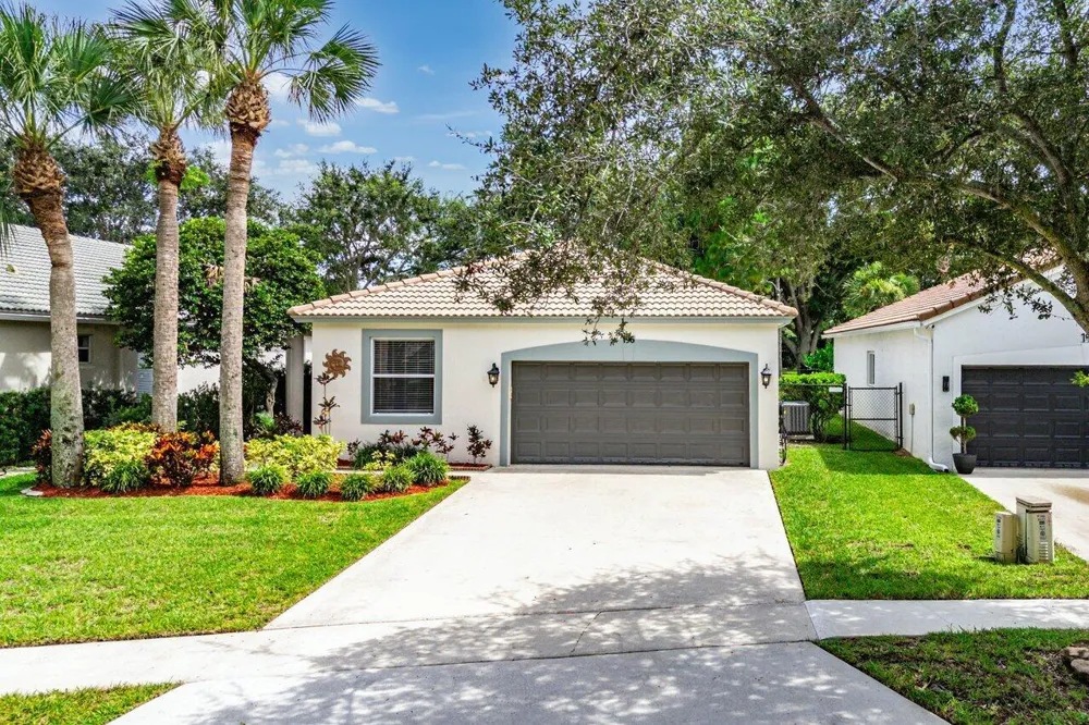 196 Seminole Lakes Drive Royal Palm Beach, FL 33411