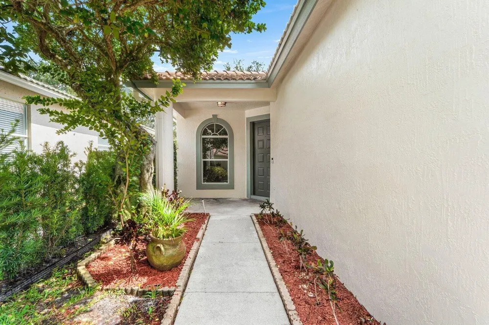 196 Seminole Lakes Drive Royal Palm Beach, FL 33411