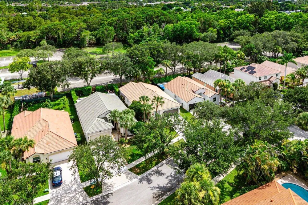 196 Seminole Lakes Drive Royal Palm Beach, FL 33411