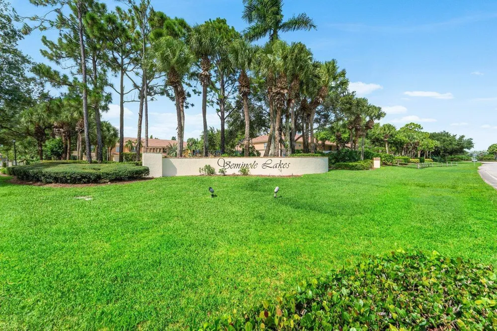 196 Seminole Lakes Drive Royal Palm Beach, FL 33411