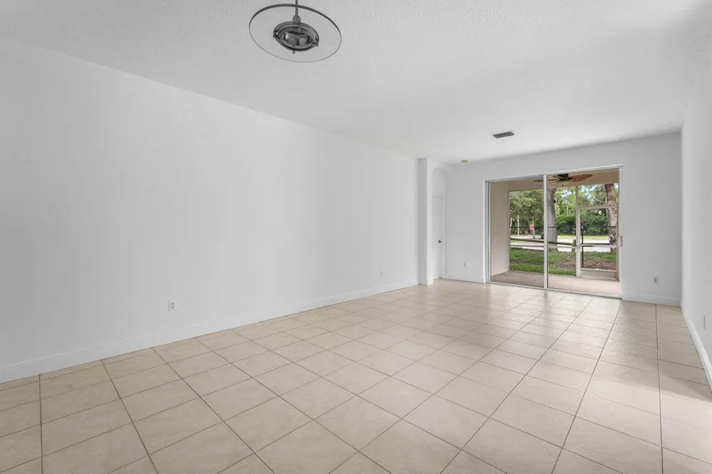 196 Seminole Lakes Drive Royal Palm Beach, FL 33411
