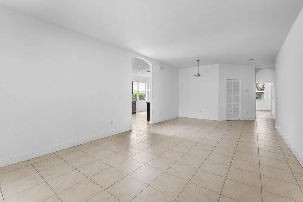 196 Seminole Lakes Drive Royal Palm Beach, FL 33411