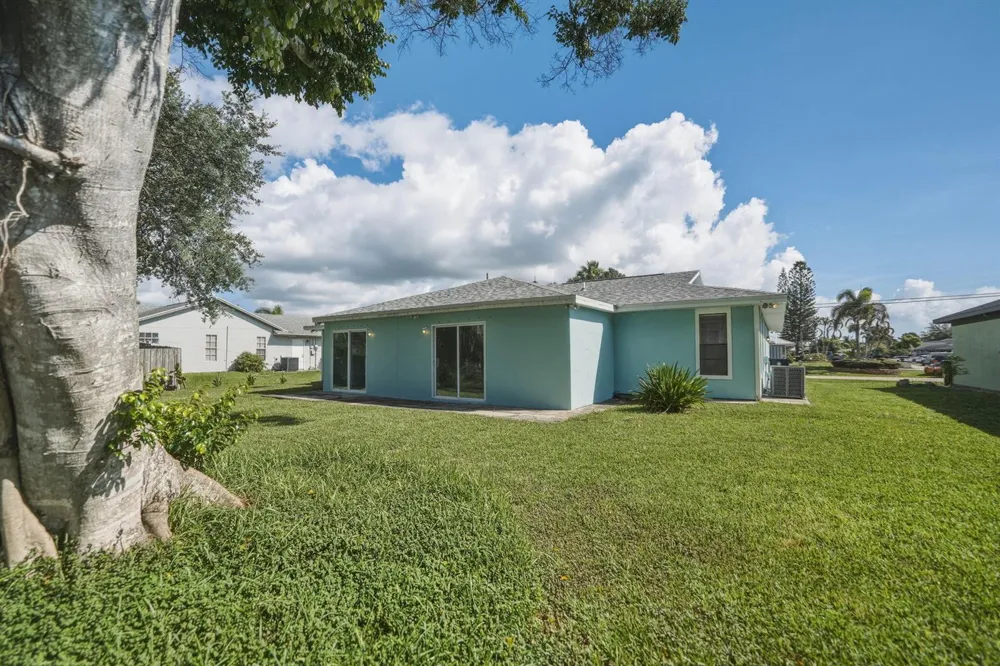 662 SE Essex Drive Port St. Lucie, FL 34984
