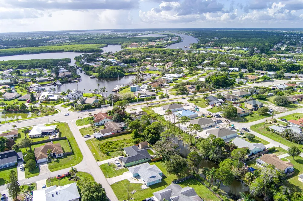 662 SE Essex Drive Port St. Lucie, FL 34984