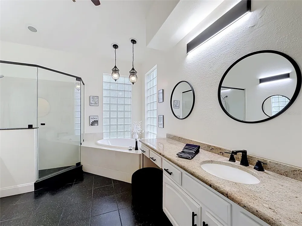 5846 BENT GRASS DRIVE Valrico, FL 33596