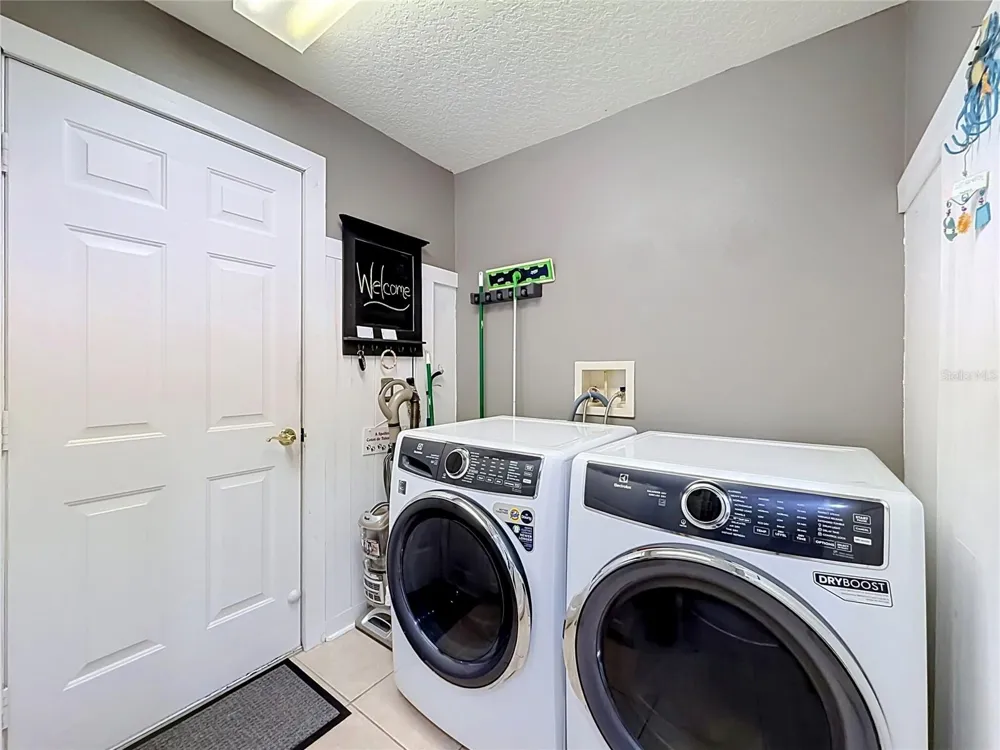 5846 BENT GRASS DRIVE Valrico, FL 33596