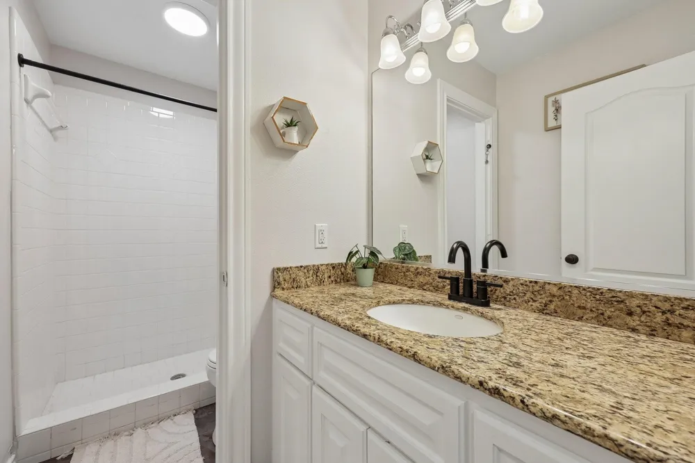 15144 Delaney Lane Talty, TX 75126