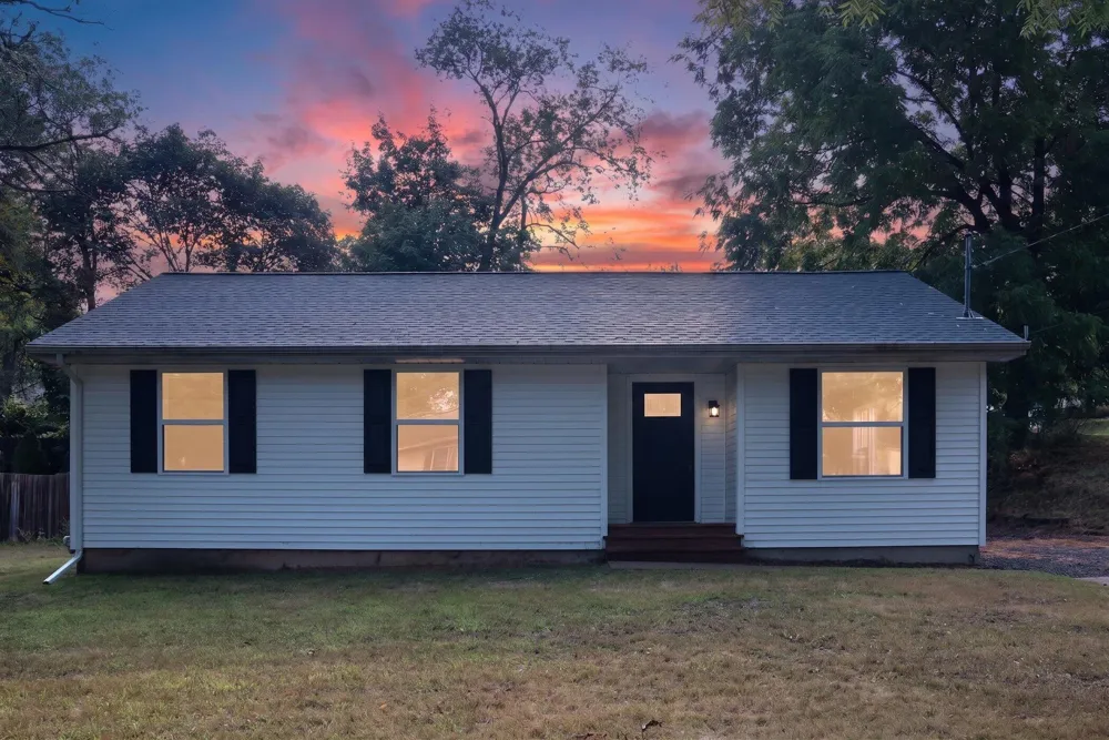 3427 Wood Street Kalamazoo, MI 49008