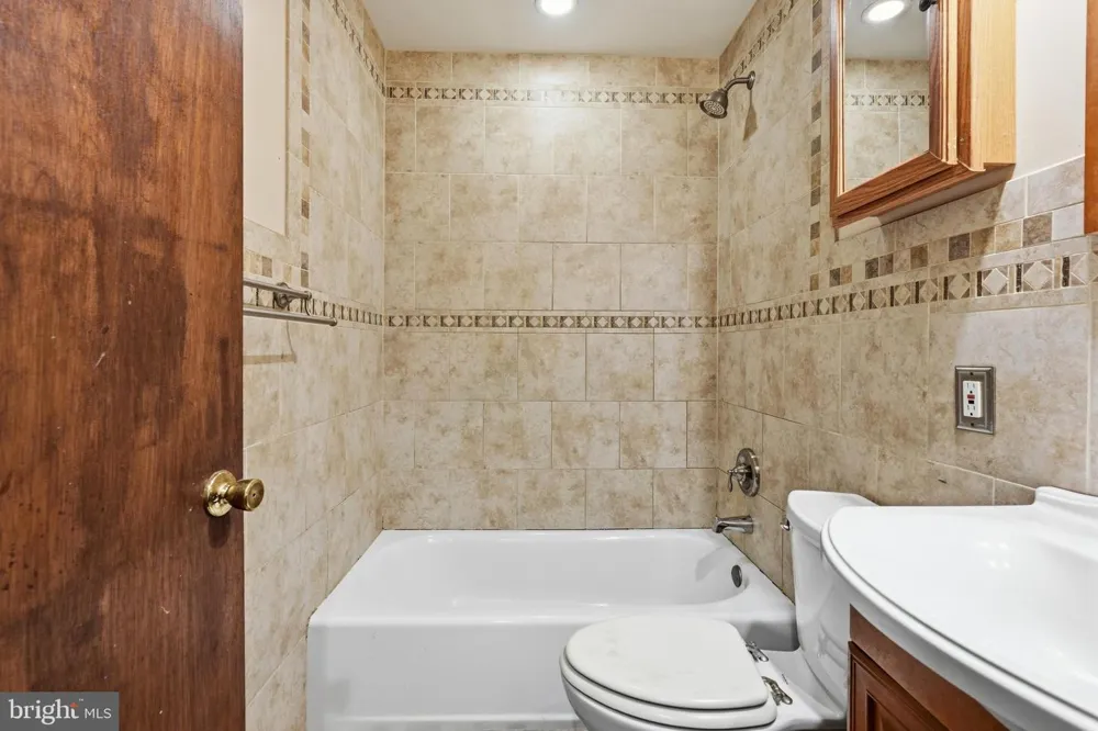 8 TONKAWA TRAIL Shamong, NJ 08088
