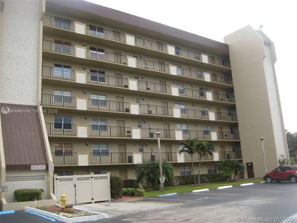 3150 W Rolling Hills Cir #201 Davie, FL 33328