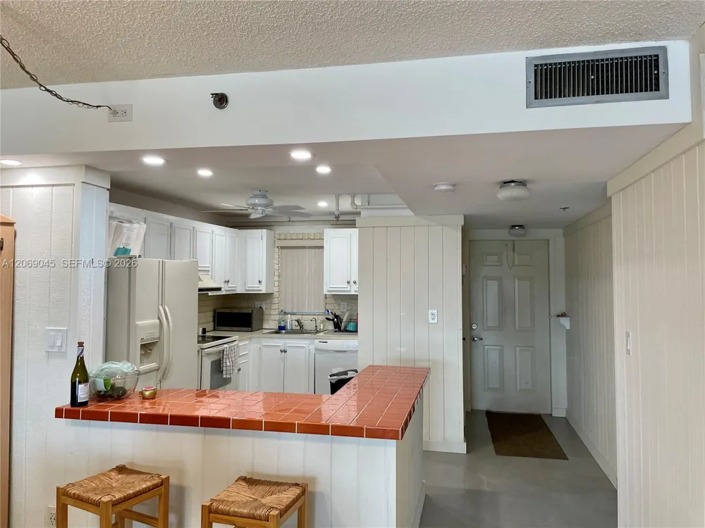 3150 W Rolling Hills Cir #201 Davie, FL 33328