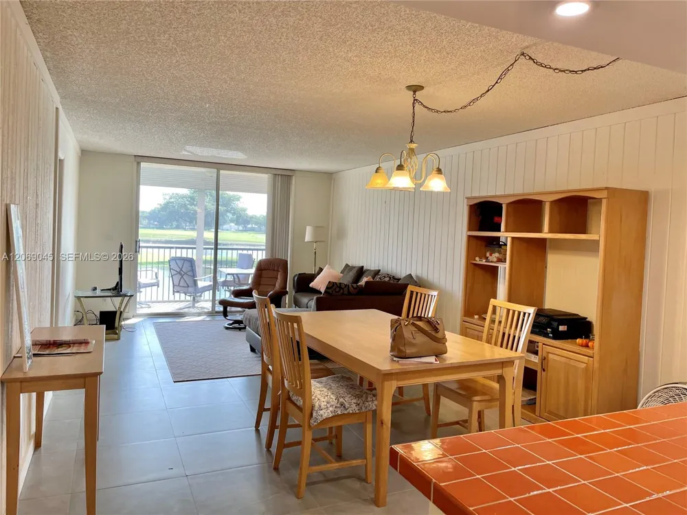 3150 W Rolling Hills Cir #201 Davie, FL 33328