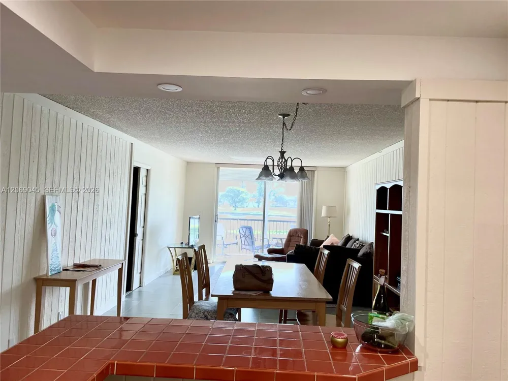 3150 W Rolling Hills Cir #201 Davie, FL 33328