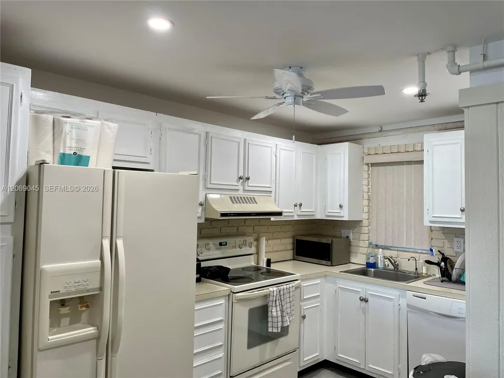 3150 W Rolling Hills Cir #201 Davie, FL 33328