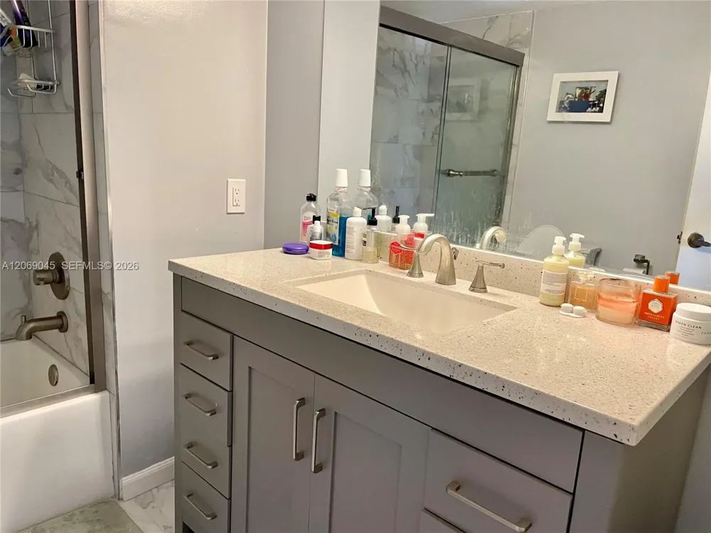 3150 W Rolling Hills Cir #201 Davie, FL 33328
