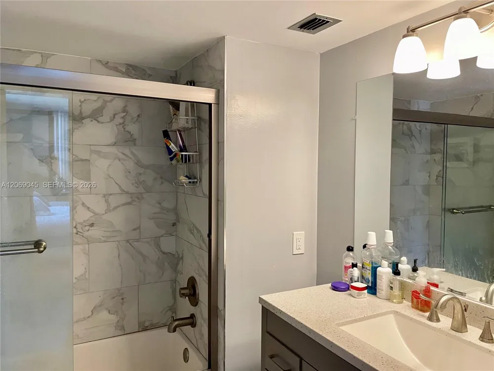 3150 W Rolling Hills Cir #201 Davie, FL 33328