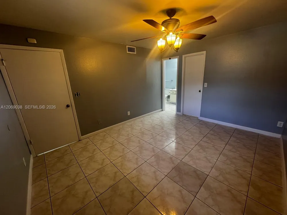 8793 NW 39th St #7 blgd Sunrise, FL 33351