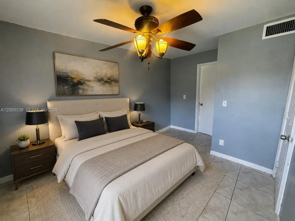 8793 NW 39th St #7 blgd Sunrise, FL 33351