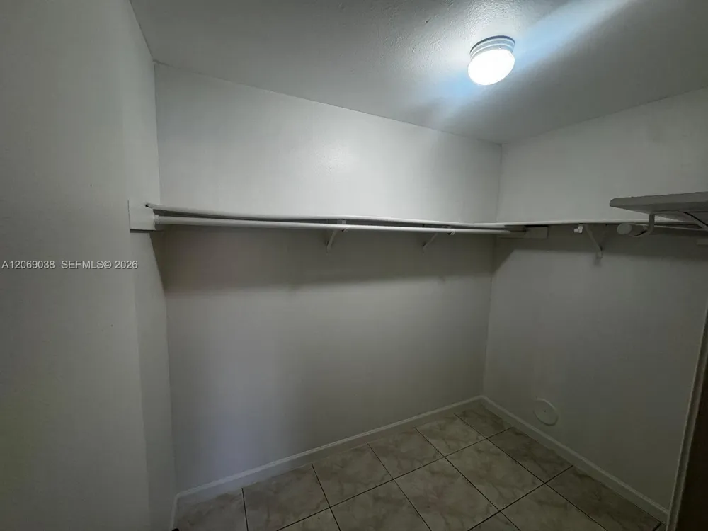 8793 NW 39th St #7 blgd Sunrise, FL 33351