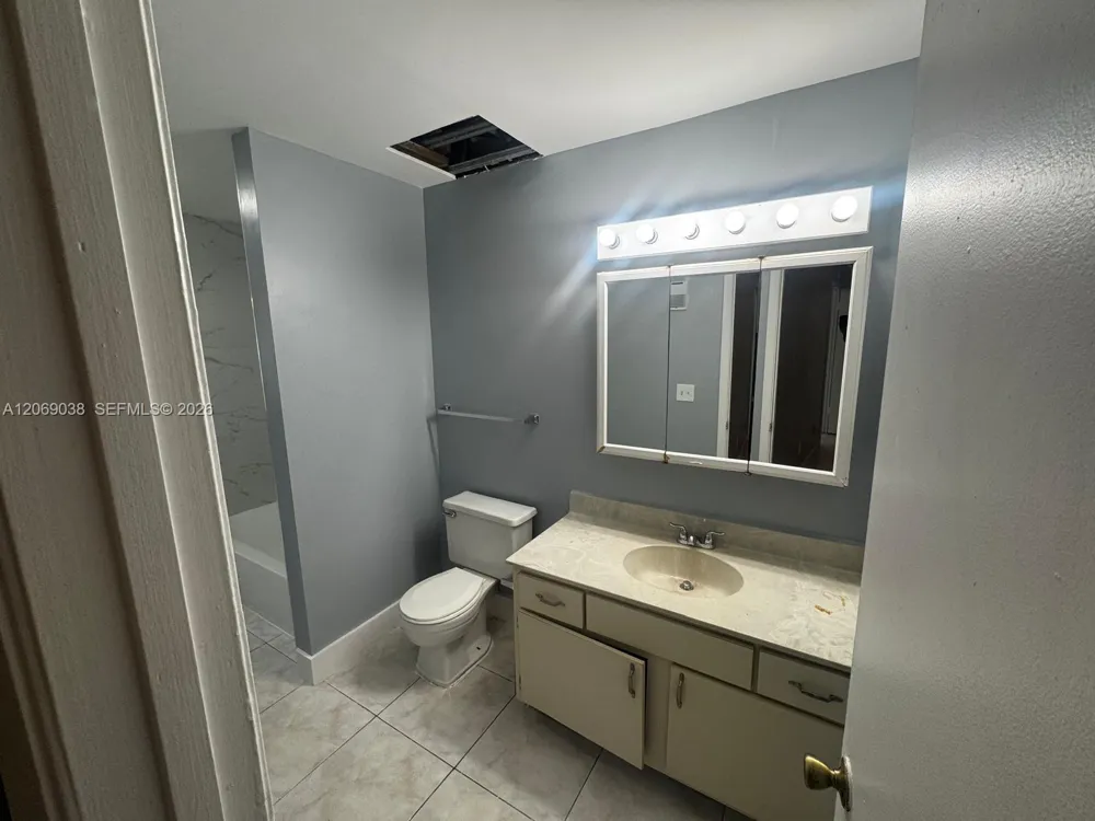 8793 NW 39th St #7 blgd Sunrise, FL 33351