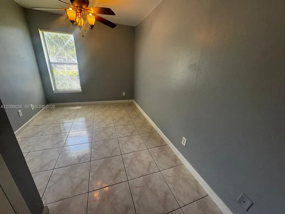 8793 NW 39th St #7 blgd Sunrise, FL 33351