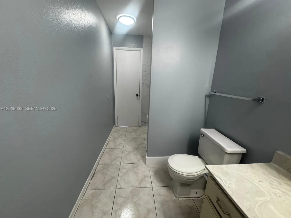 8793 NW 39th St #7 blgd Sunrise, FL 33351