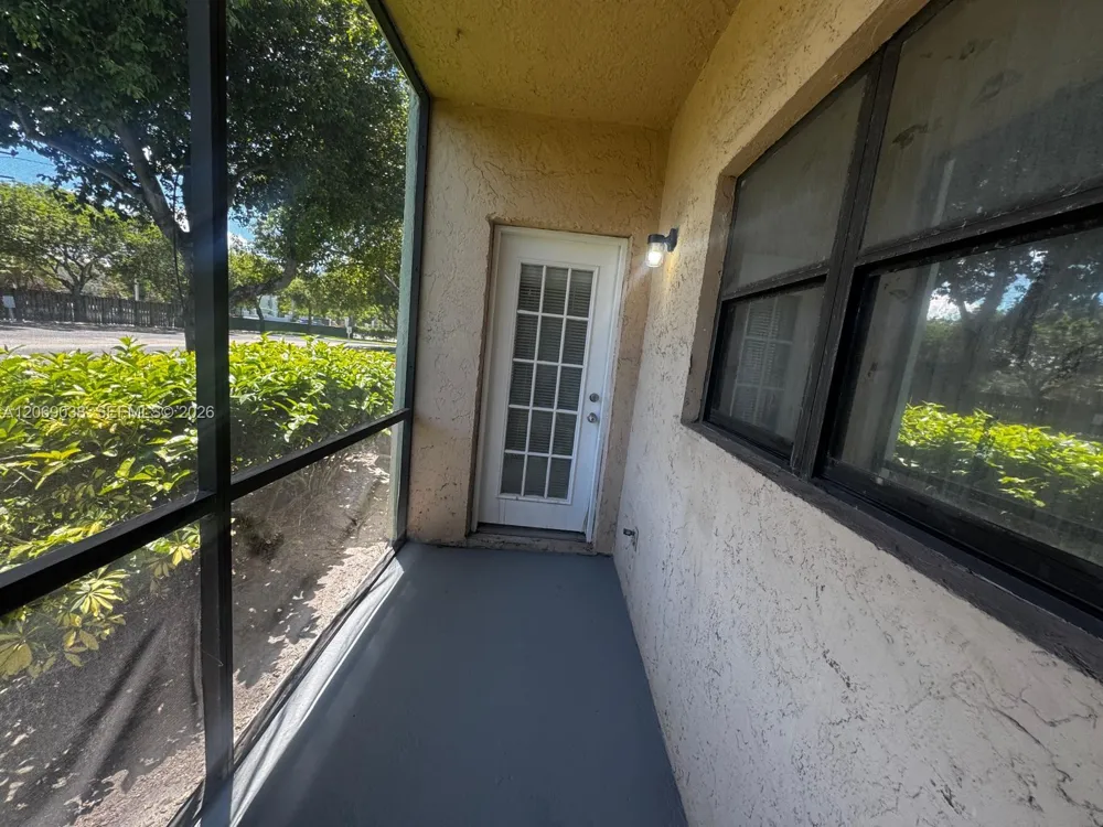 8793 NW 39th St #7 blgd Sunrise, FL 33351