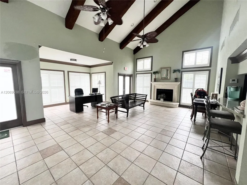 8793 NW 39th St #7 blgd Sunrise, FL 33351