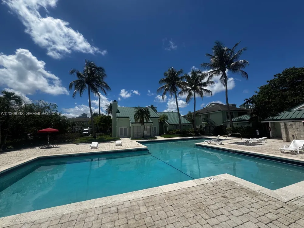 8793 NW 39th St #7 blgd Sunrise, FL 33351