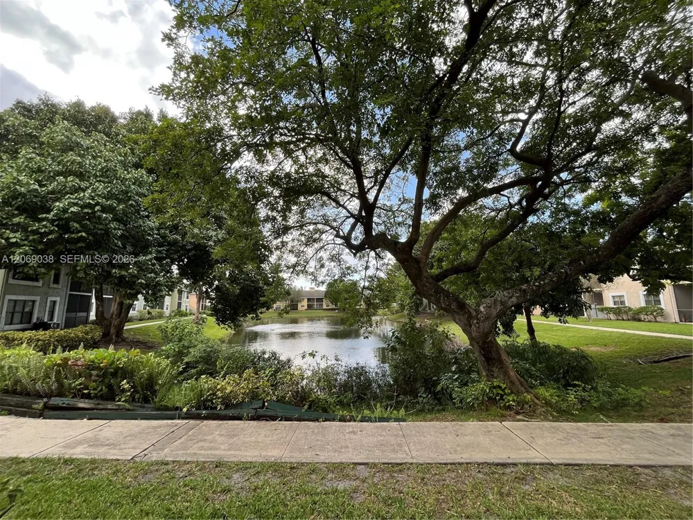 8793 NW 39th St #7 blgd Sunrise, FL 33351