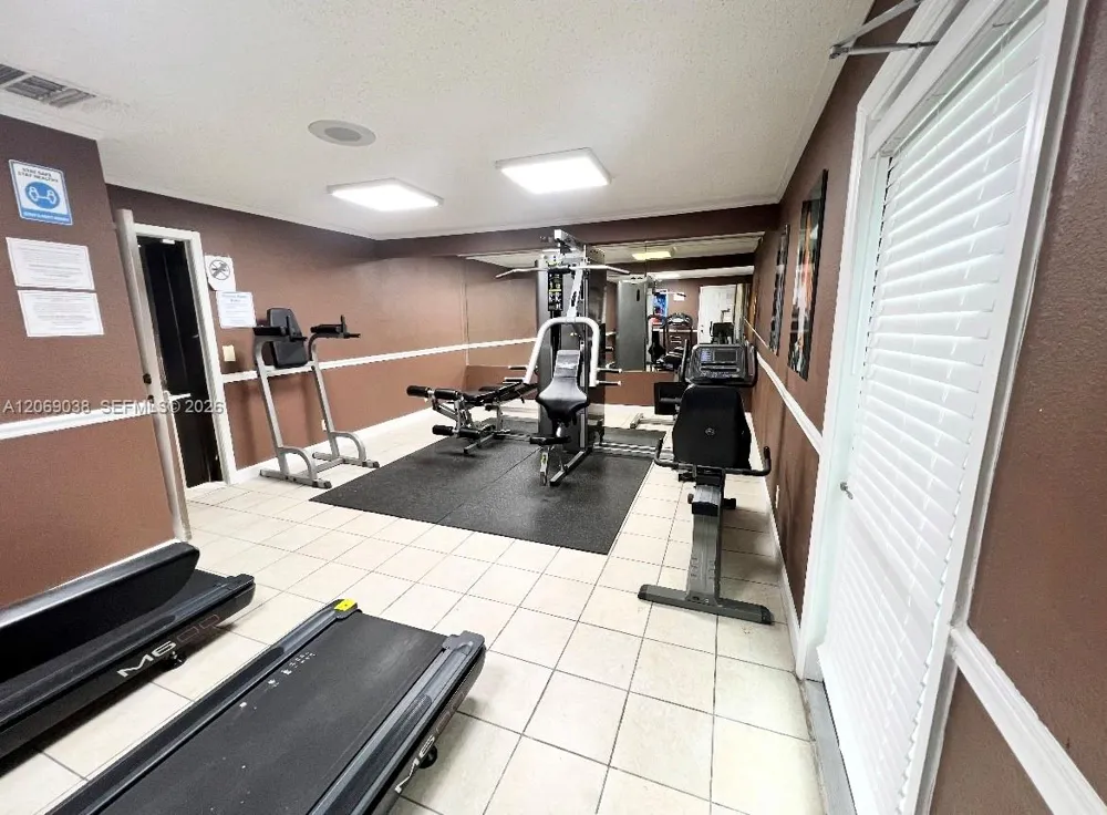 8793 NW 39th St #7 blgd Sunrise, FL 33351