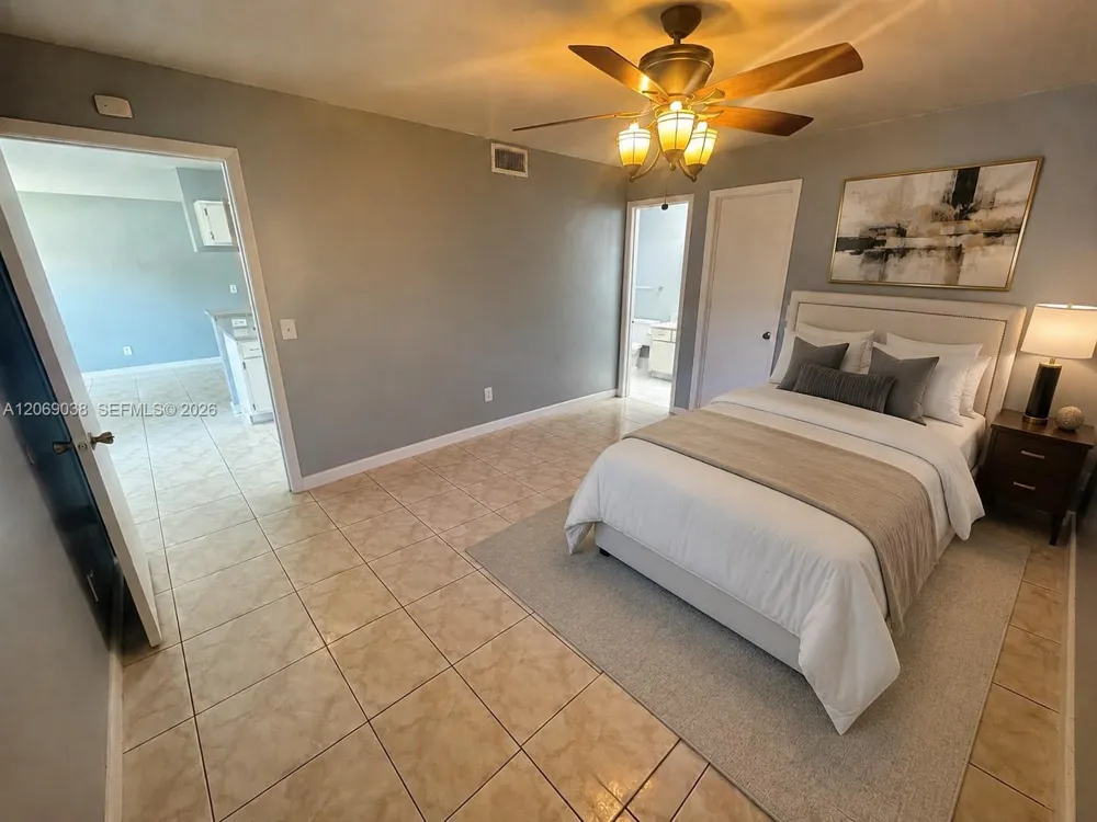 8793 NW 39th St #7 blgd Sunrise, FL 33351
