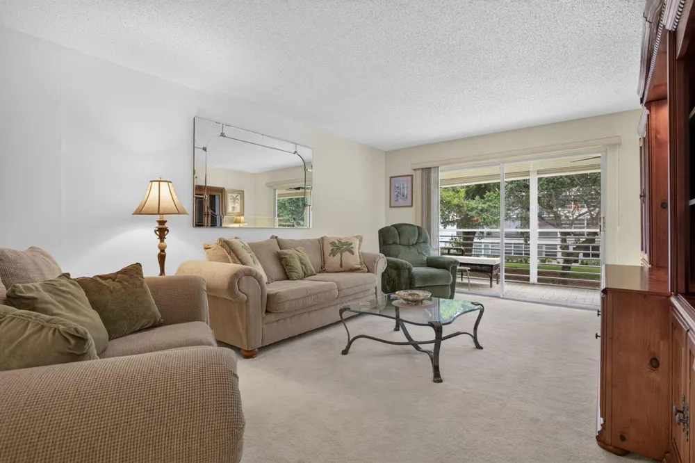 2201 Lucaya Bend #M2 Coconut Creek, FL 33066